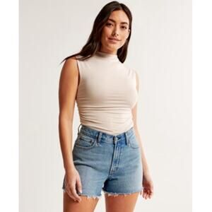 Abercrombie & Fitch '90s Relaxed Cutoff High Rise Plus Size Short 24